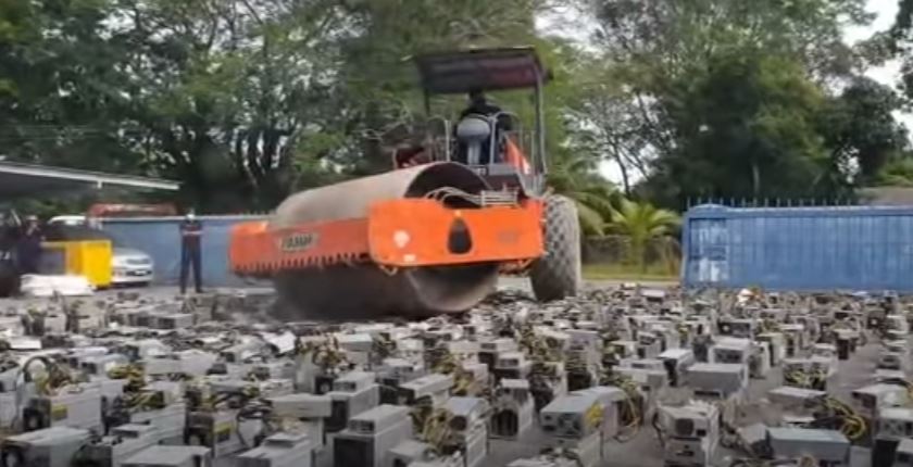 Malaysian police destroys mining rigs with a steamroller