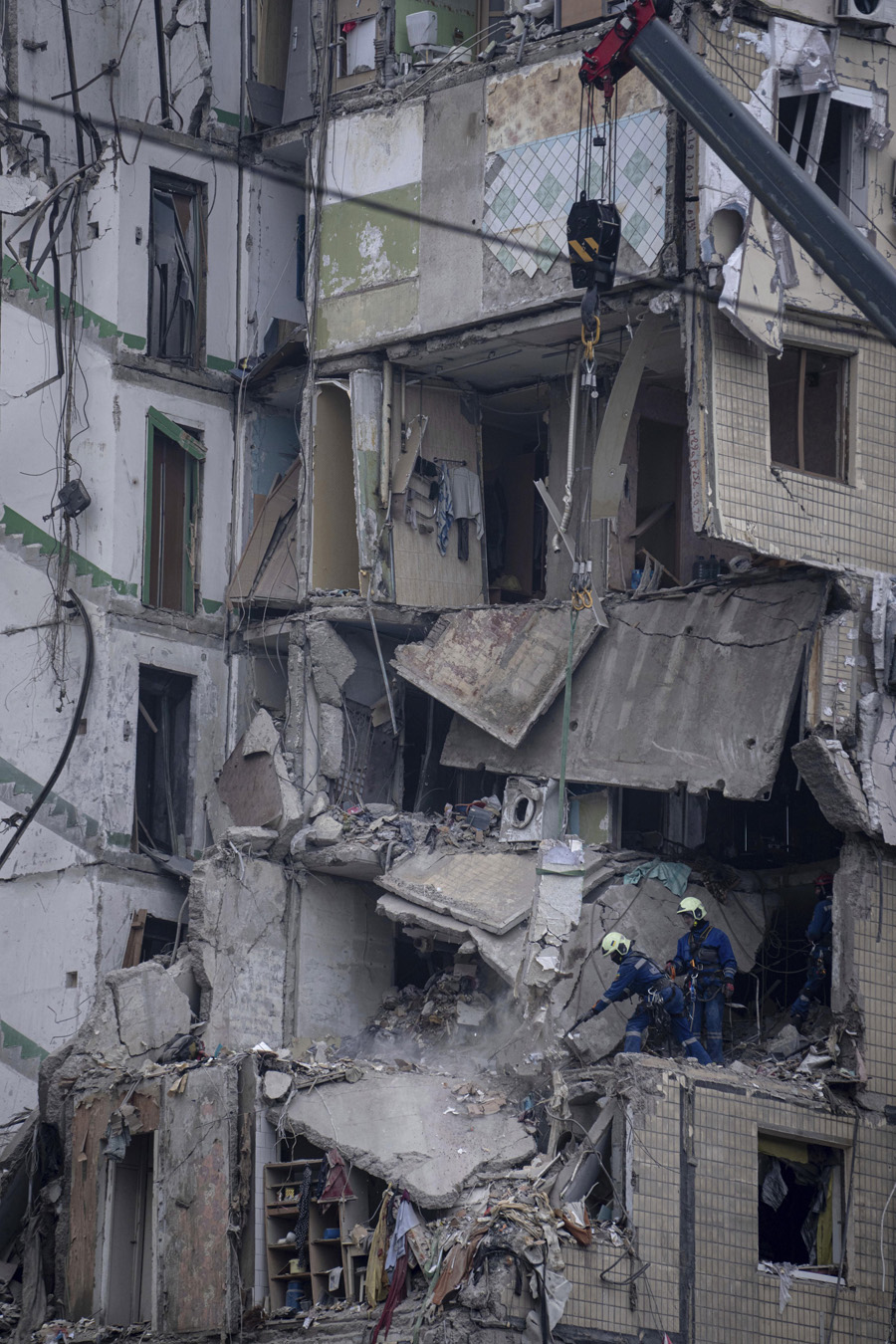 Ukraine strike deaths hit 40; Russia seen preparing long war