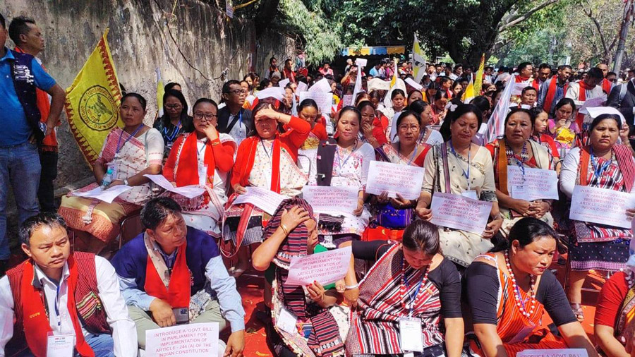 KADHASDCOM stages sit-in in New Delhi KADHASDCOM stages sit-in in New Delhi