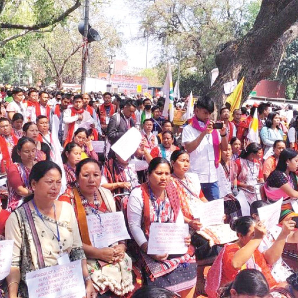 KADHASDCOM stages sit-in in New Delhi; submits memorandum