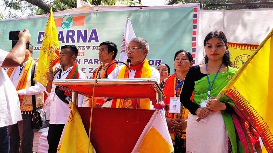 KADHASDCOM stages sit-in in New Delhi 