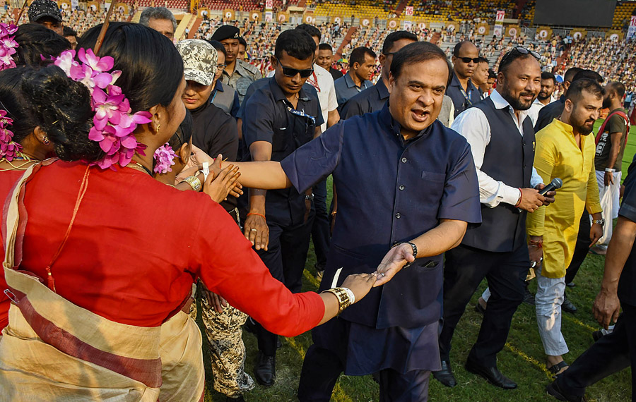 'Bihu' performance with 11,304 dancers, drummers enters Guinness World Records