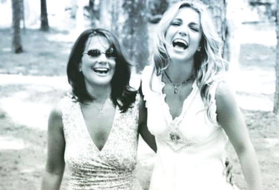Britney Spears reconciles with mom after bitter family feud