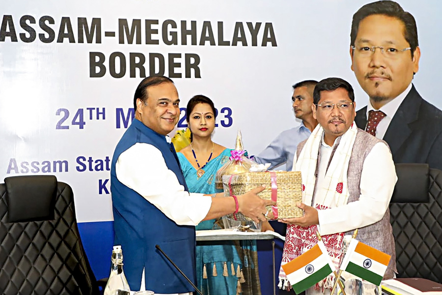 Assam, Meghalaya CMs meet to resolve border disputes in 6 areas