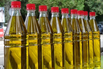 Edible oil industry told to cut prices by Rs 8 to 12 as global rates fall