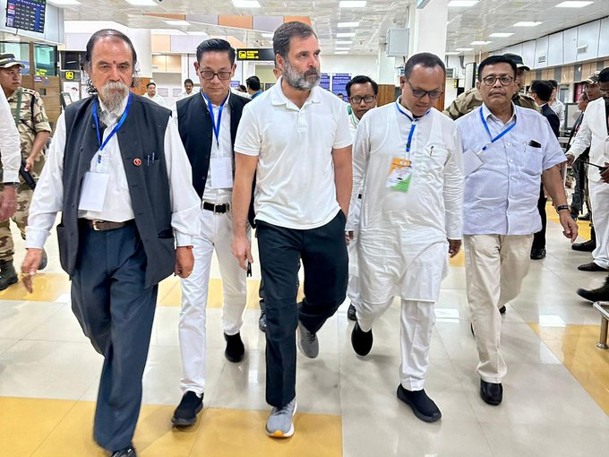 Rahul’s convoy stopped by police at Manipur’s Bishnupur