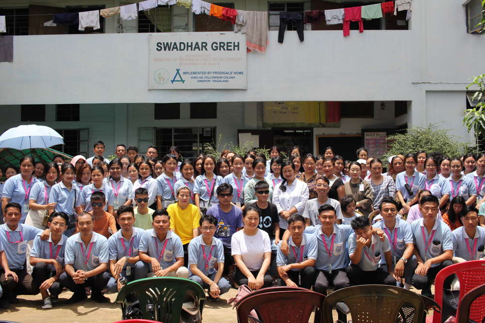 UCTE students visit Prodigals' Home