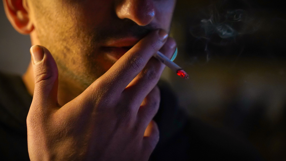 Smokers who start below age 20 find it difficult to quit: Study