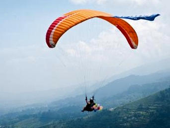 Himachal CM launches promo of Pre-World Cup Paragliding contest