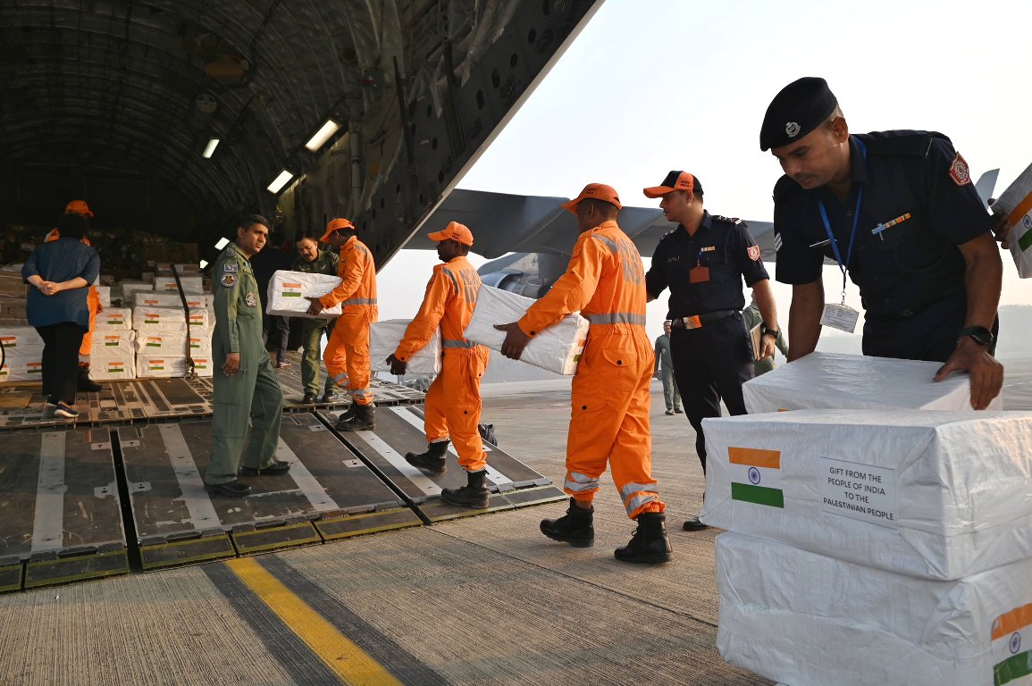 India sends humanitarian aid to war-torn Palestine
