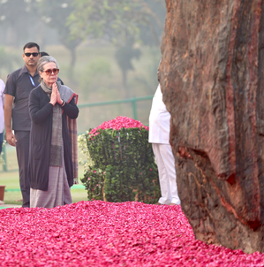 Kharge, Sonia, Rahul offer floral tributes to Indira Gandhi on her death anniversary