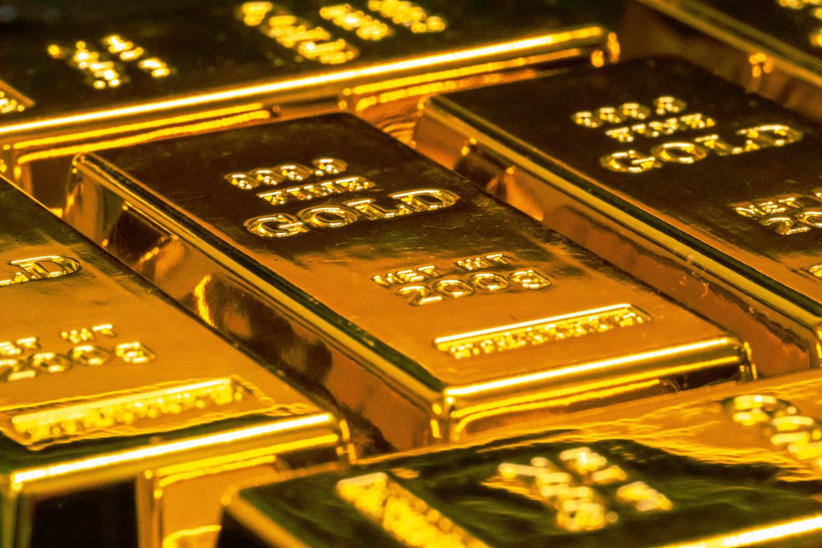Gold prices soar to 7-month high