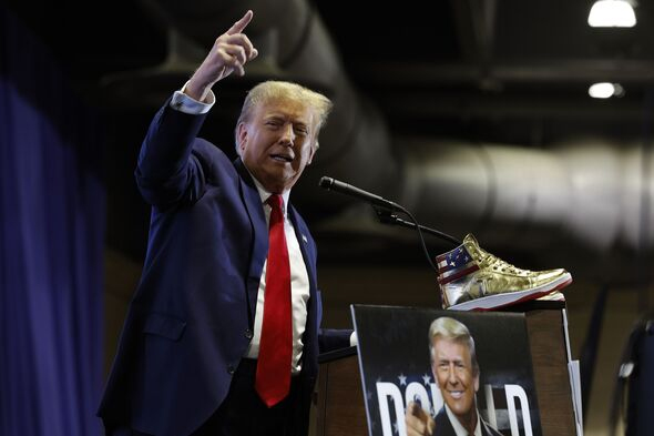  Donald Trump 