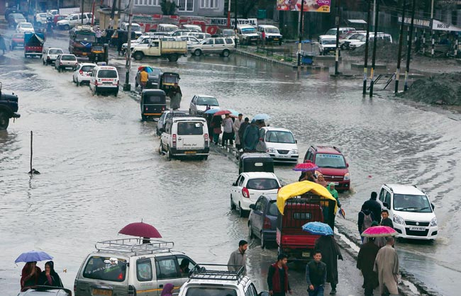 Heavy rain in J&K: Four killed, over 350 families relocated