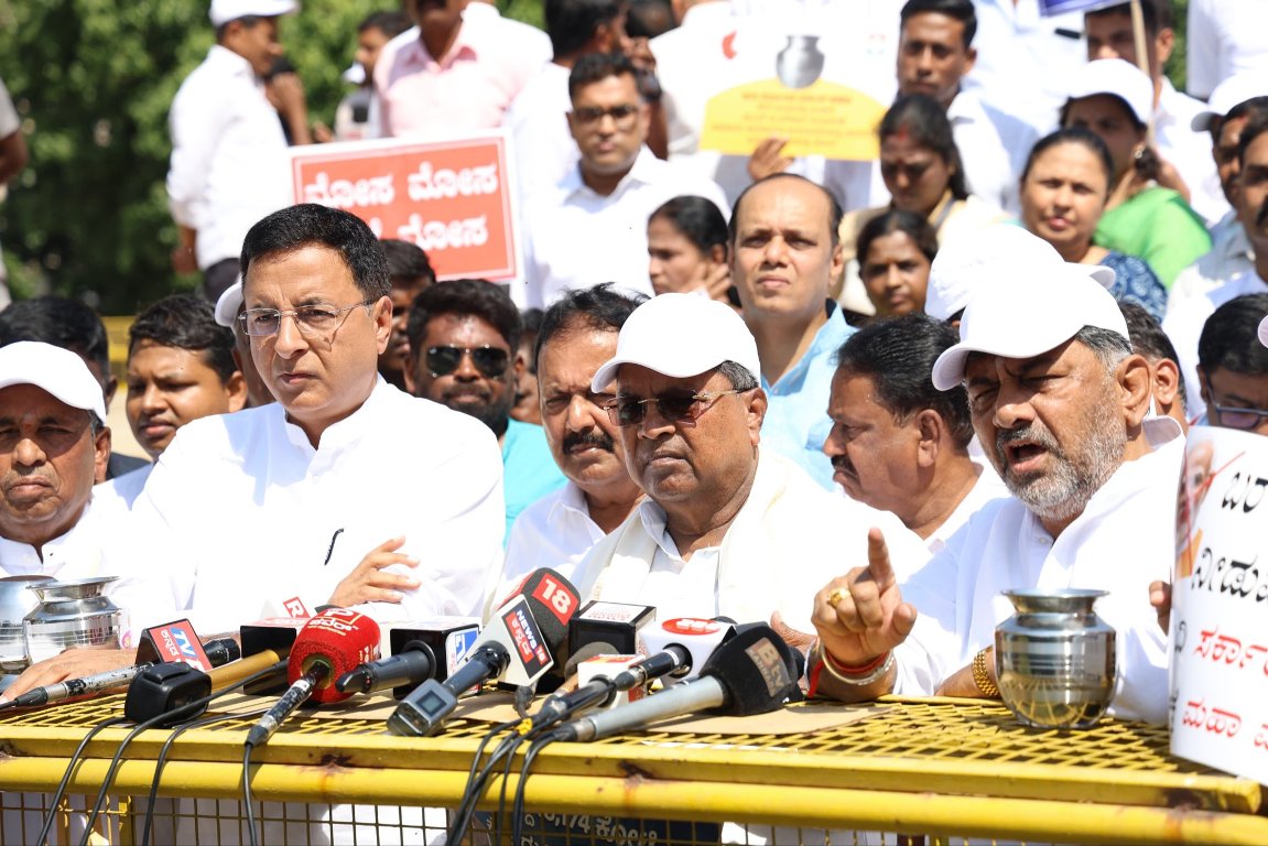 Karnataka government stages protest against Centre over drought relief