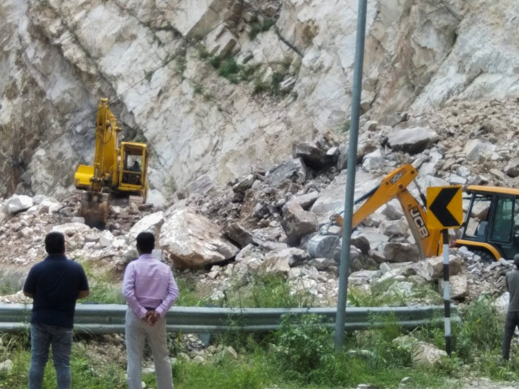 Uttarakhand: 3 killed, 8 injured in landslide on Kedarnath trekking route