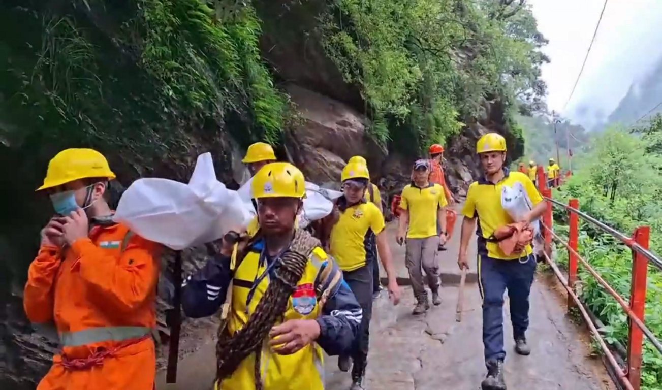 Uttarakhand: 3 killed, 8 injured in landslide on Kedarnath trekking route