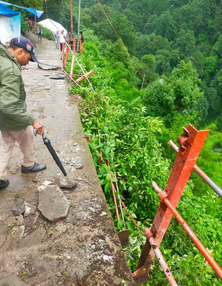 Uttarakhand: 3 killed, 8 injured in landslide on Kedarnath trekking route