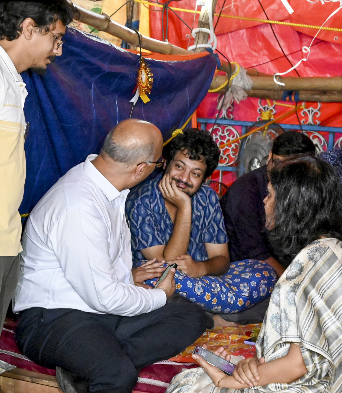 RG Kar: Amid uncertainty over meeting with CM, doctors' hunger strike enters 16th day