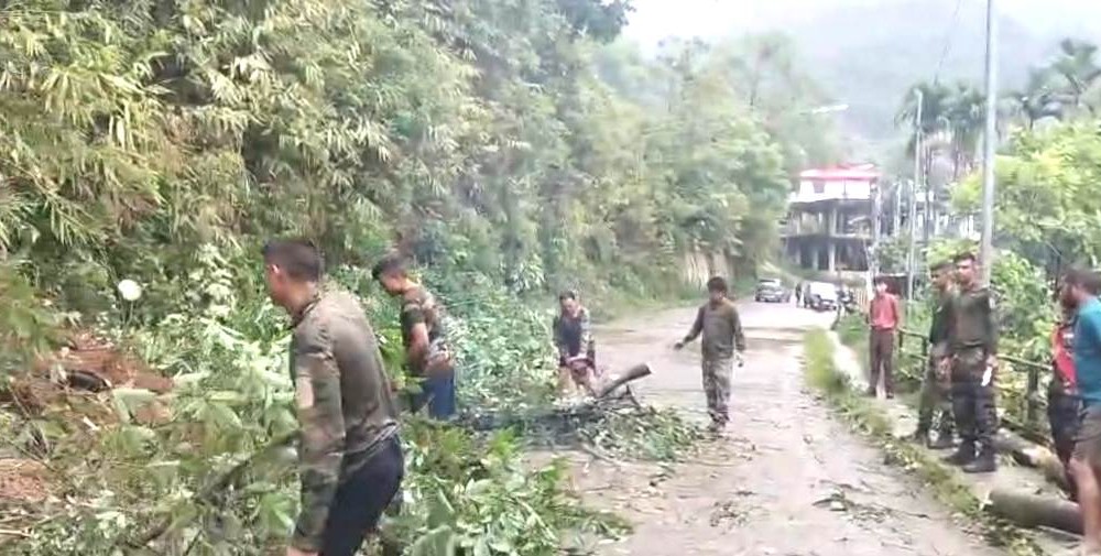 Assam rifles organises felicitation proagramme clears road