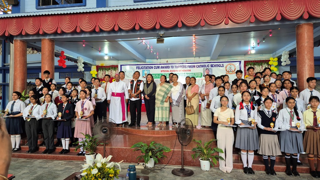 Organisation felicitate toppers and rank holders