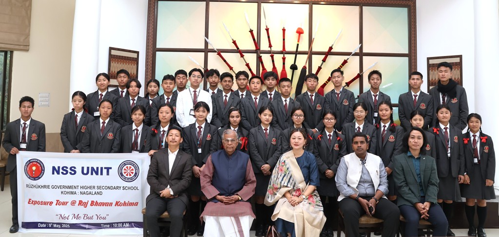 RGHSS NSS volunteers interact with governor