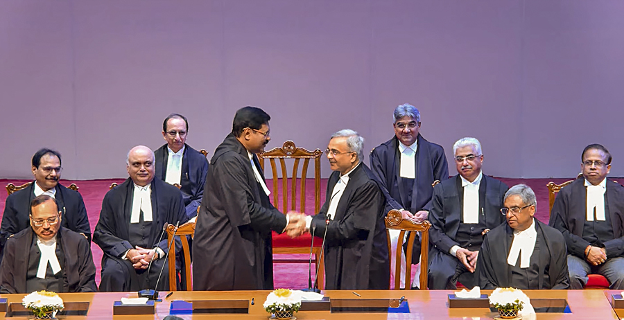 Three judges take oath, SC regains full working strength of 34 judges