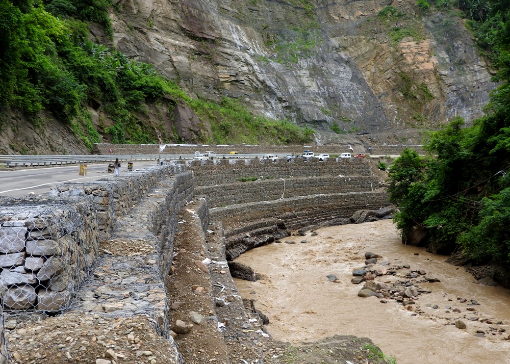 Chathe river flooding damages Tsiedukhru stretch of National Highway-29 in Chümoukedima