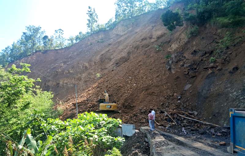 Landslide disrupts traffic on NH 129A near Old Jalukie